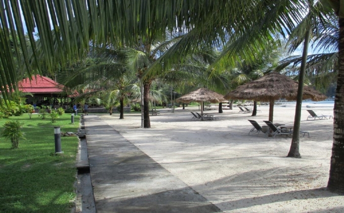 Saracen Bay Resort, Beach accommodation